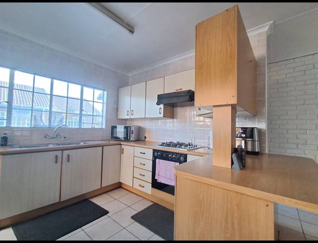 2 BEDROOM TOWNHOUSE TO LET IN ARCON PARK